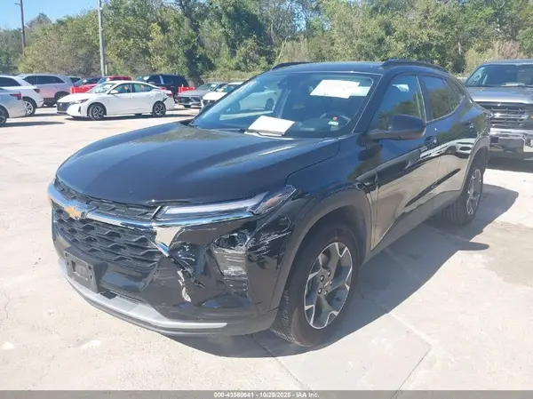 KL77LHEP4SC196968 2025 CHEVROLET TRAX - Image 2