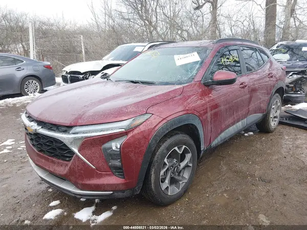 KL77LHEP4SC205457 2025 CHEVROLET TRAX - Image 2