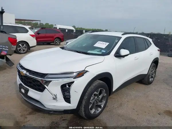 KL77LHEP4SC208519 2025 CHEVROLET TRAX - Image 2