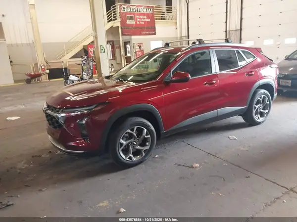KL77LHEP4SC209105 2025 CHEVROLET TRAX - Image 2