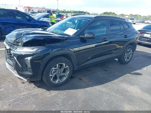 KL77LHEP4SC219214 2025 CHEVROLET TRAX - Image 2
