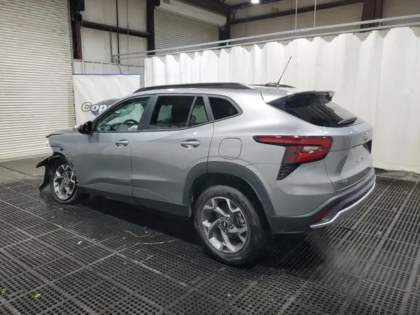 KL77LHEP4SC221271 2025 CHEVROLET TRAX - Image 2