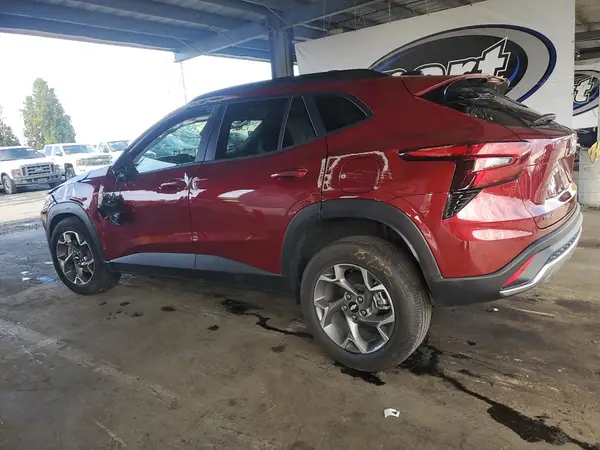 KL77LHEP4SC226566 2025 CHEVROLET TRAX - Image 2
