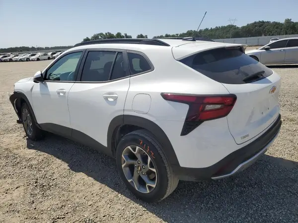 KL77LHEP4SC227930 2025 CHEVROLET TRAX - Image 2