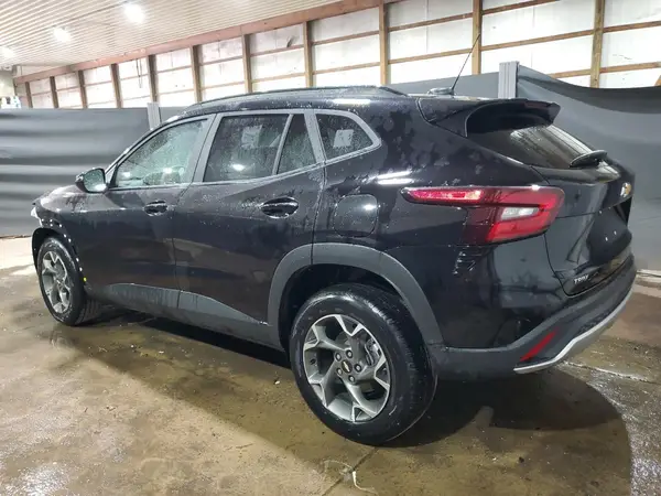 KL77LHEP4SC233307 2025 CHEVROLET TRAX - Image 2
