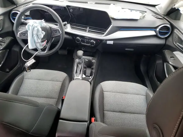 KL77LHEP4SC236711 2025 CHEVROLET TRAX - Image 8