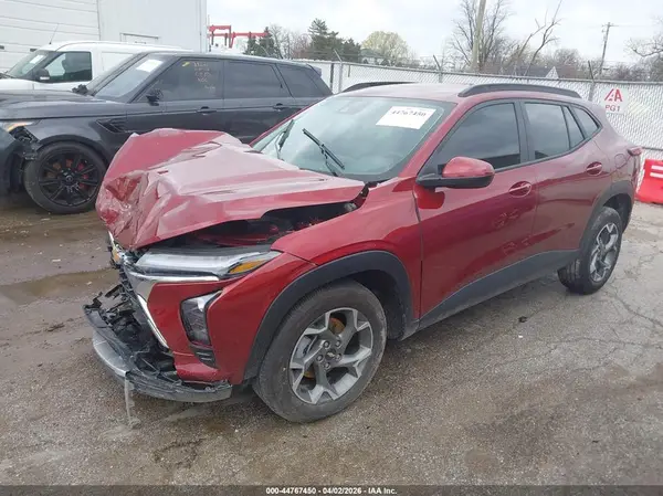 KL77LHEP4SC238572 2025 CHEVROLET TRAX - Image 2
