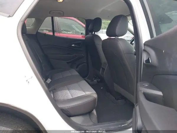 KL77LHEP4SC239401 2025 CHEVROLET TRAX - Image 8