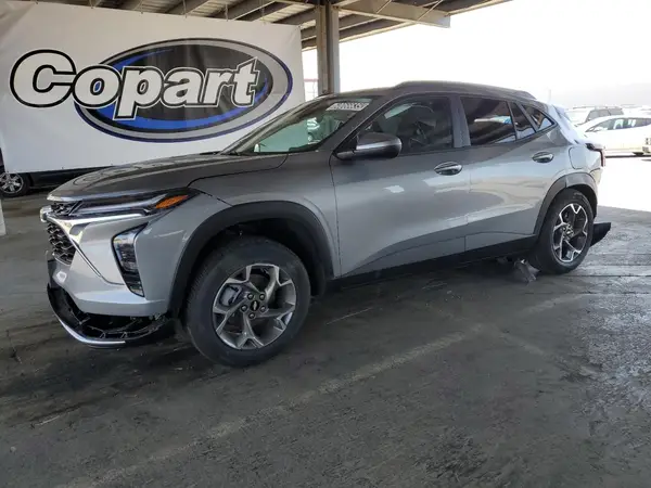 KL77LHEP4SC239561 2025 CHEVROLET TRAX - Image 1