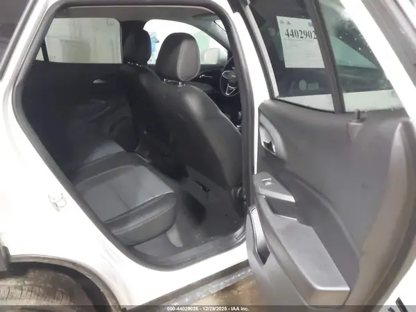 KL77LHEP4SC240760 2025 CHEVROLET TRAX - Image 8