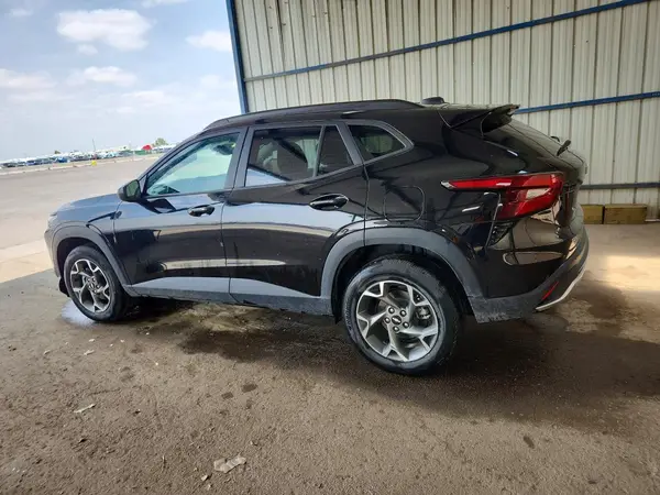 KL77LHEP4SC241973 2025 CHEVROLET TRAX - Image 2