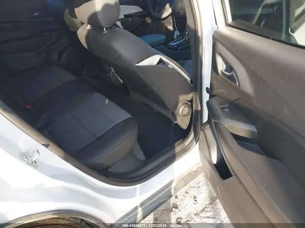 KL77LHEP4SC256912 2025 CHEVROLET TRAX - Image 8
