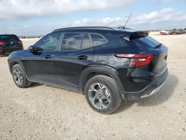 KL77LHEP4SC257610 2025 CHEVROLET TRAX - Image 2
