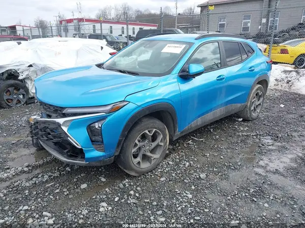 KL77LHEP4SC259132 2025 CHEVROLET TRAX - Image 2