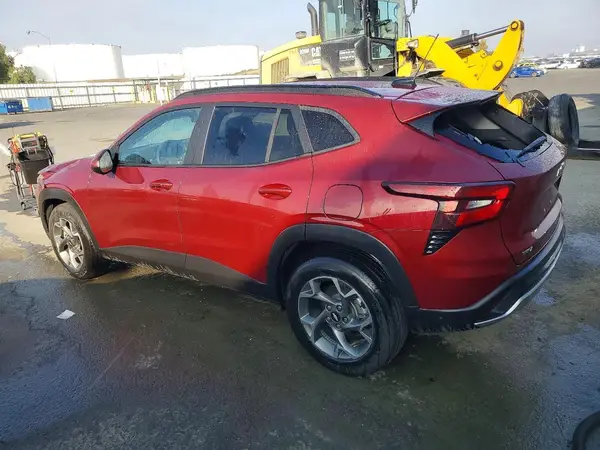 KL77LHEP4SC262046 2025 CHEVROLET TRAX - Image 2