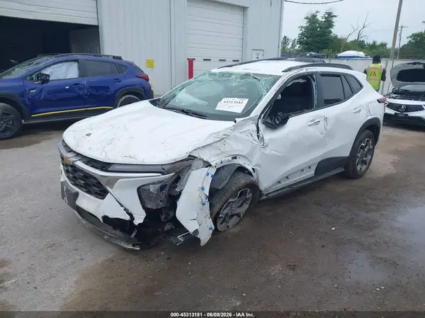 KL77LHEP4SC263634 2025 CHEVROLET TRAX - Image 2