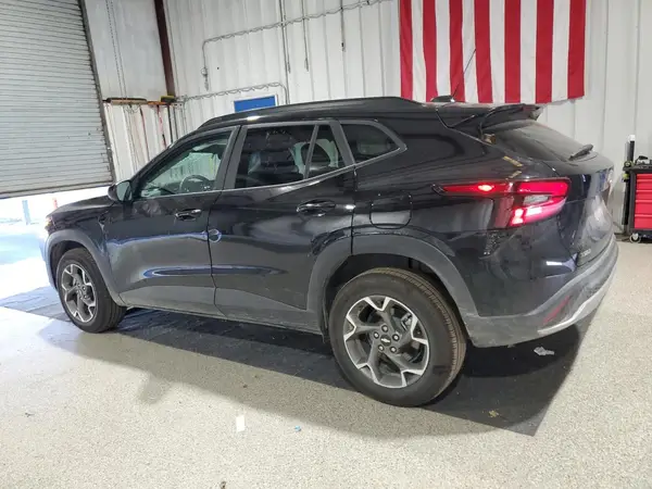 KL77LHEP4SC264153 2025 CHEVROLET TRAX - Image 2