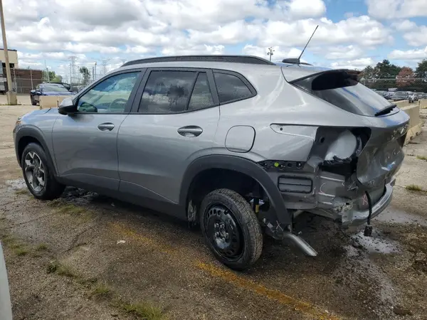 KL77LHEP4SC267635 2025 CHEVROLET TRAX - Image 2