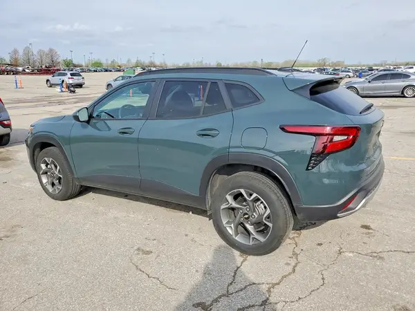 KL77LHEP4SC267859 2025 CHEVROLET TRAX - Image 2