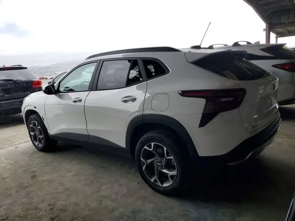 KL77LHEP4SC269823 2025 CHEVROLET TRAX - Image 2