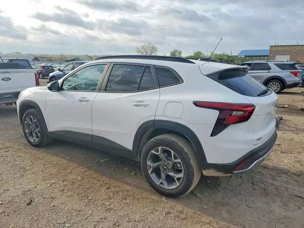 KL77LHEP4SC269921 2025 CHEVROLET TRAX - Image 2