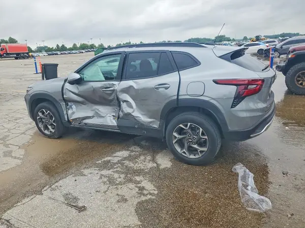 KL77LHEP4SC270891 2025 CHEVROLET TRAX - Image 2