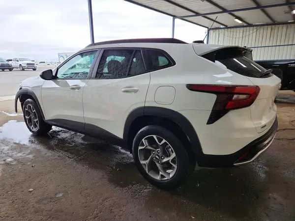 KL77LHEP4SC273368 2025 CHEVROLET TRAX - Image 2