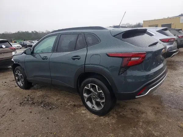 KL77LHEP4SC273502 2025 CHEVROLET TRAX - Image 2