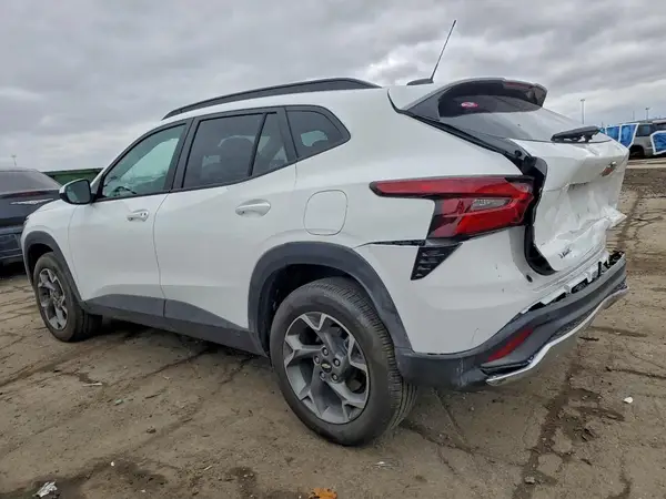 KL77LHEP4SC294818 2025 CHEVROLET TRAX - Image 2