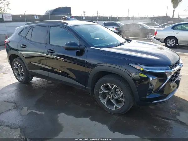 KL77LHEP4SC300438 2025 CHEVROLET TRAX - Image 1