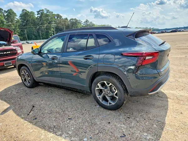 KL77LHEP4SC308295 2025 CHEVROLET TRAX - Image 2