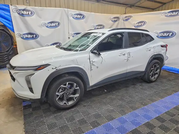 KL77LHEP4SC308622 2025 CHEVROLET TRAX - Image 1