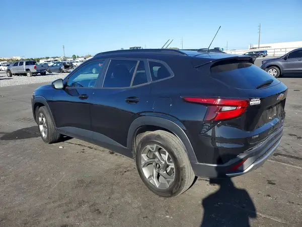KL77LHEP4SC336498 2025 CHEVROLET TRAX - Image 2