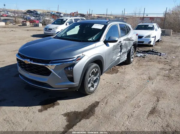 KL77LHEP4SC337604 2025 CHEVROLET TRAX - Image 2