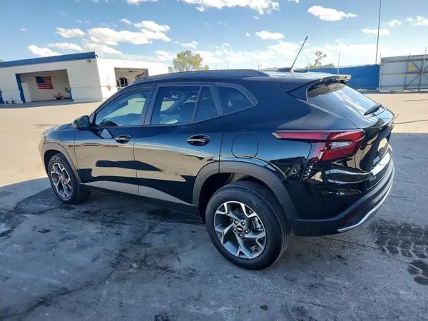 KL77LHEP4SC343659 2025 CHEVROLET TRAX - Image 2