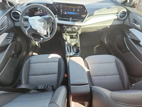 KL77LHEP4SC343659 2025 CHEVROLET TRAX - Image 8