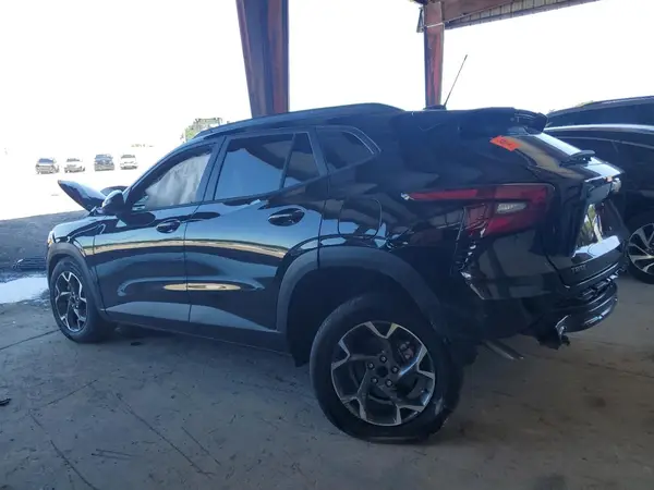 KL77LHEP4TC007186 2026 CHEVROLET TRAX - Image 2