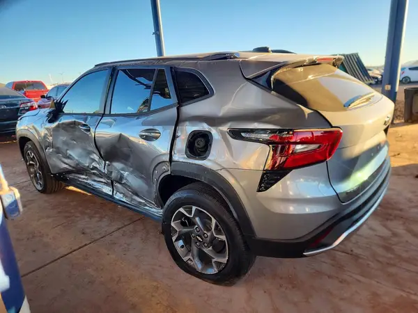 KL77LHEP4TC011058 2026 CHEVROLET TRAX - Image 2
