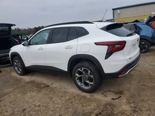 KL77LHEP4TC040978 2026 CHEVROLET TRAX - Image 2