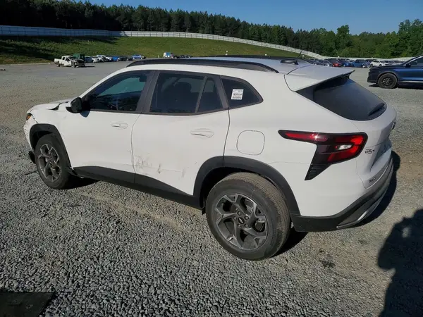KL77LHEP4TC049907 2026 CHEVROLET TRAX - Image 2