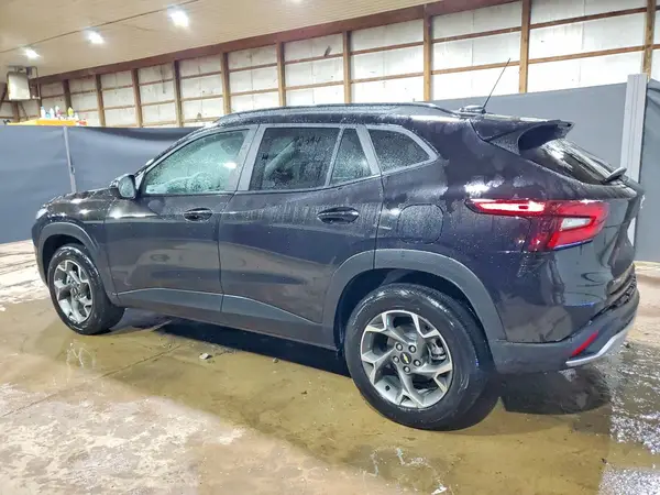 KL77LHEP4TC098962 2026 CHEVROLET TRAX - Image 2