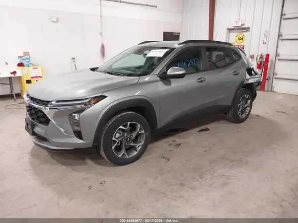KL77LHEP5SC012220 2025 CHEVROLET TRAX - Image 2