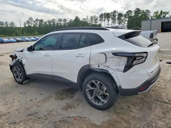 KL77LHEP5SC031561 2025 CHEVROLET TRAX - Image 2