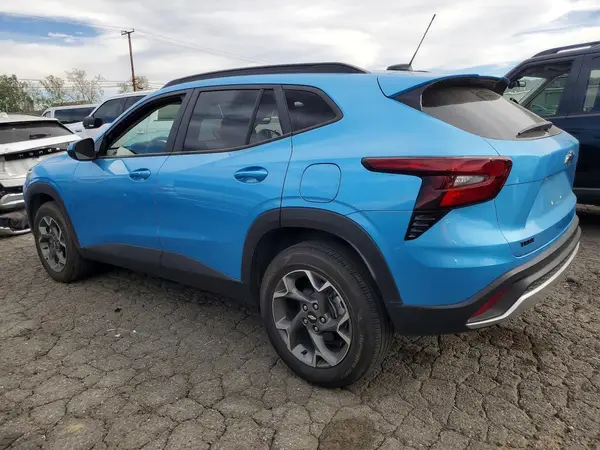 KL77LHEP5SC034296 2025 CHEVROLET TRAX - Image 2