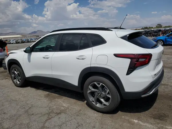 KL77LHEP5SC036050 2025 CHEVROLET TRAX - Image 2