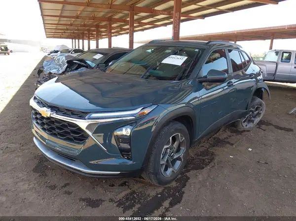 KL77LHEP5SC036789 2025 CHEVROLET TRAX - Image 2