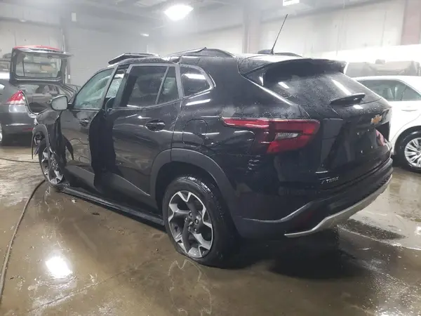 KL77LHEP5SC039272 2025 CHEVROLET TRAX - Image 2