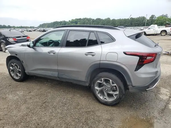 KL77LHEP5SC041720 2025 CHEVROLET TRAX - Image 2