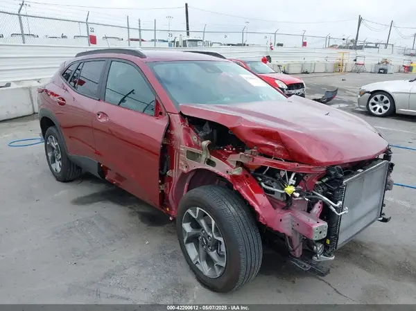 KL77LHEP5SC041975 2025 CHEVROLET TRAX - Image 1