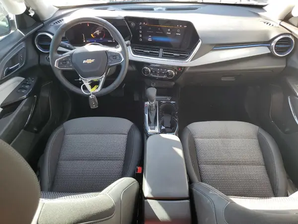 KL77LHEP5SC043418 2025 CHEVROLET TRAX - Image 8